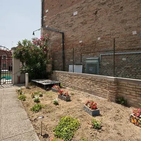 Ca' Del Pomo Grana' B&B 3*