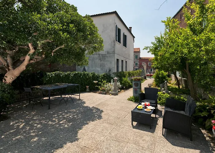 Ca' Del Pomo Grana' Couette-café 3*