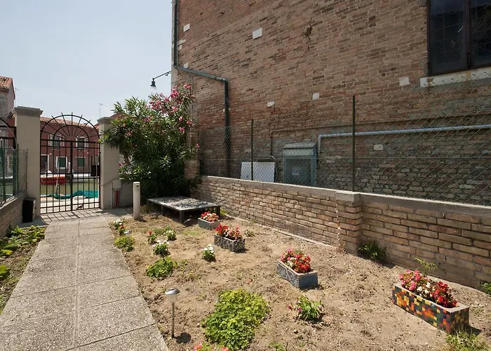 Ca' Del Pomo Grana' Bed & Breakfast 3*